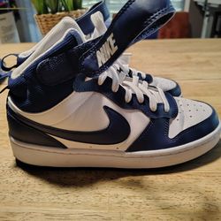 Nike Court Borough Mid 2