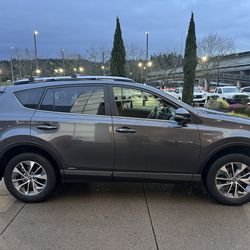 2017 Toyota RAV4 Hybrid XLE AWD