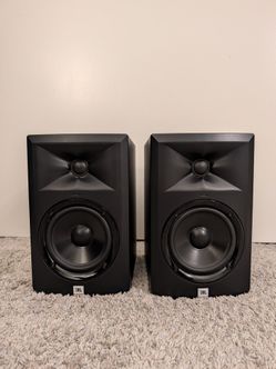 JBL LSR305 5-Inch Powered Studio Monitors (Pair)