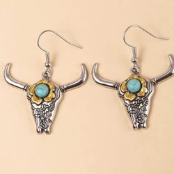 Turquoise  & Silver tone Western Earrings 