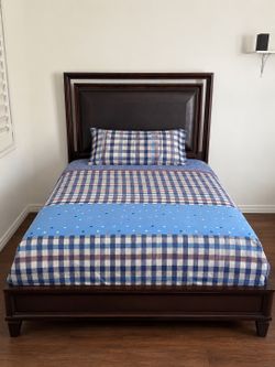 Queen size mattress and mattress base