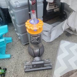 Dyson Bagless Upright multifloor ball Vacuum cleaner with HEPA Filter