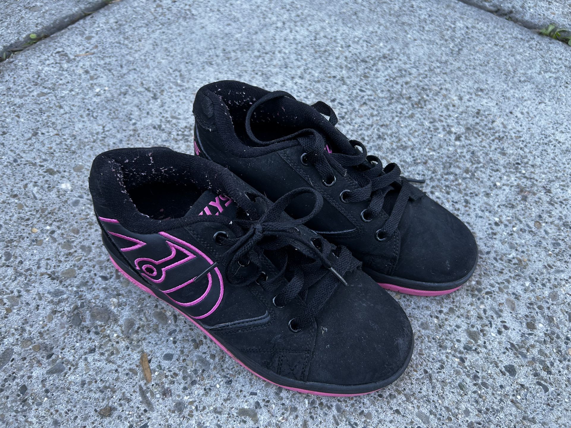 Heely’s. Shoes. Kids Size 5 / Adult Size 6 Great Condition