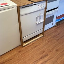 GE DISHWASHER 24”