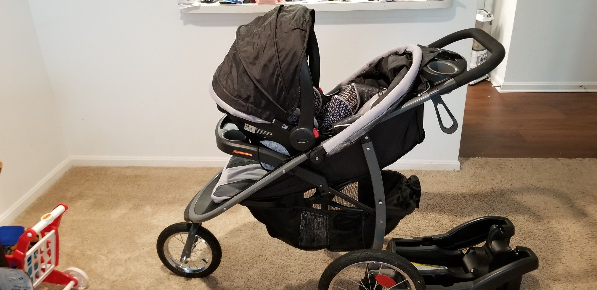 Graco click connect jogging stroller car seat combo