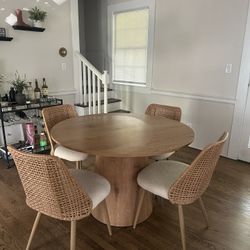 Round Dining Room Table 