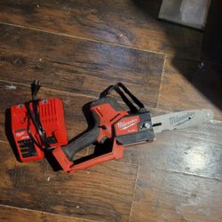 Milwaukee Tree Trim Saw With Charger