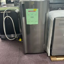 Refrigerator 21” Inches Wide New Open Box Mini Fridge 