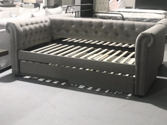 Tufted day bed new with trundle