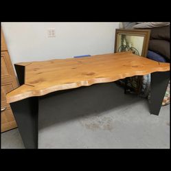 Columbia Outfitters Table
