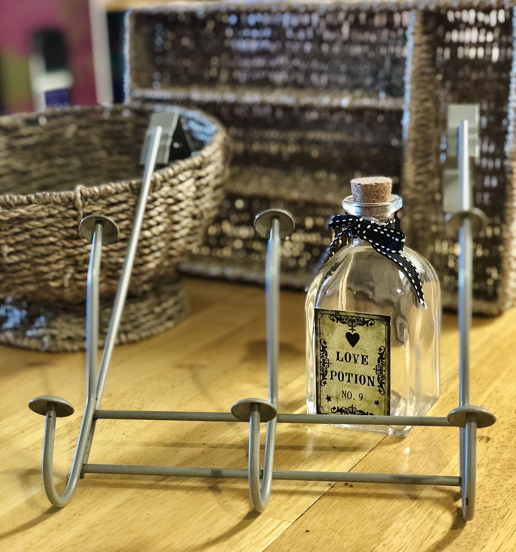 Wicker basket & tray/wall shelf, over the door hanger, decorative glass bottle 💕🪄🏺lot, $5