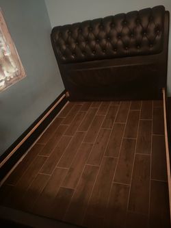 Goldfield Queen Bed 👉$200 Firm!👈