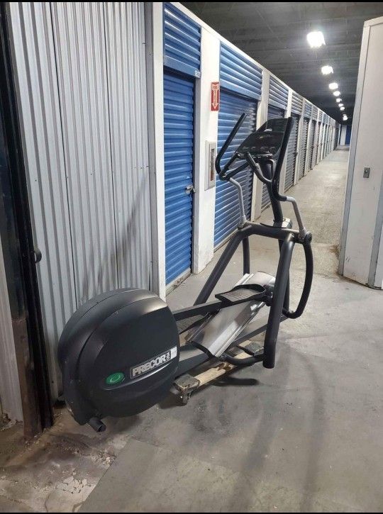 Precor 556 Elliptical 