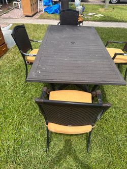 Patio table and 4 chairs w/ cushions