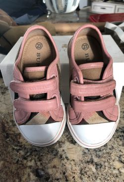 Burberry shoes size 23