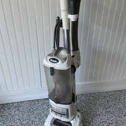 Shark Vacuum Navigator Works Well