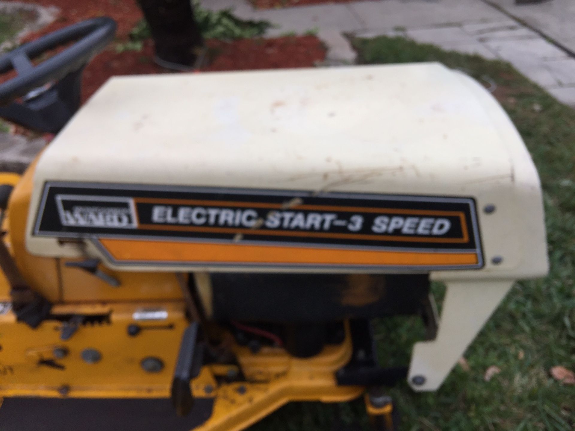 Vintage 1970 Montgomery ward Riding lawn mower for Sale in Orlando, FL