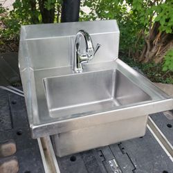 HEAVY DUTY THICK GAGE 14 GAGE COMMERCIAL GRADE HAND SINK WITH LEFT SPLASHGUARD 