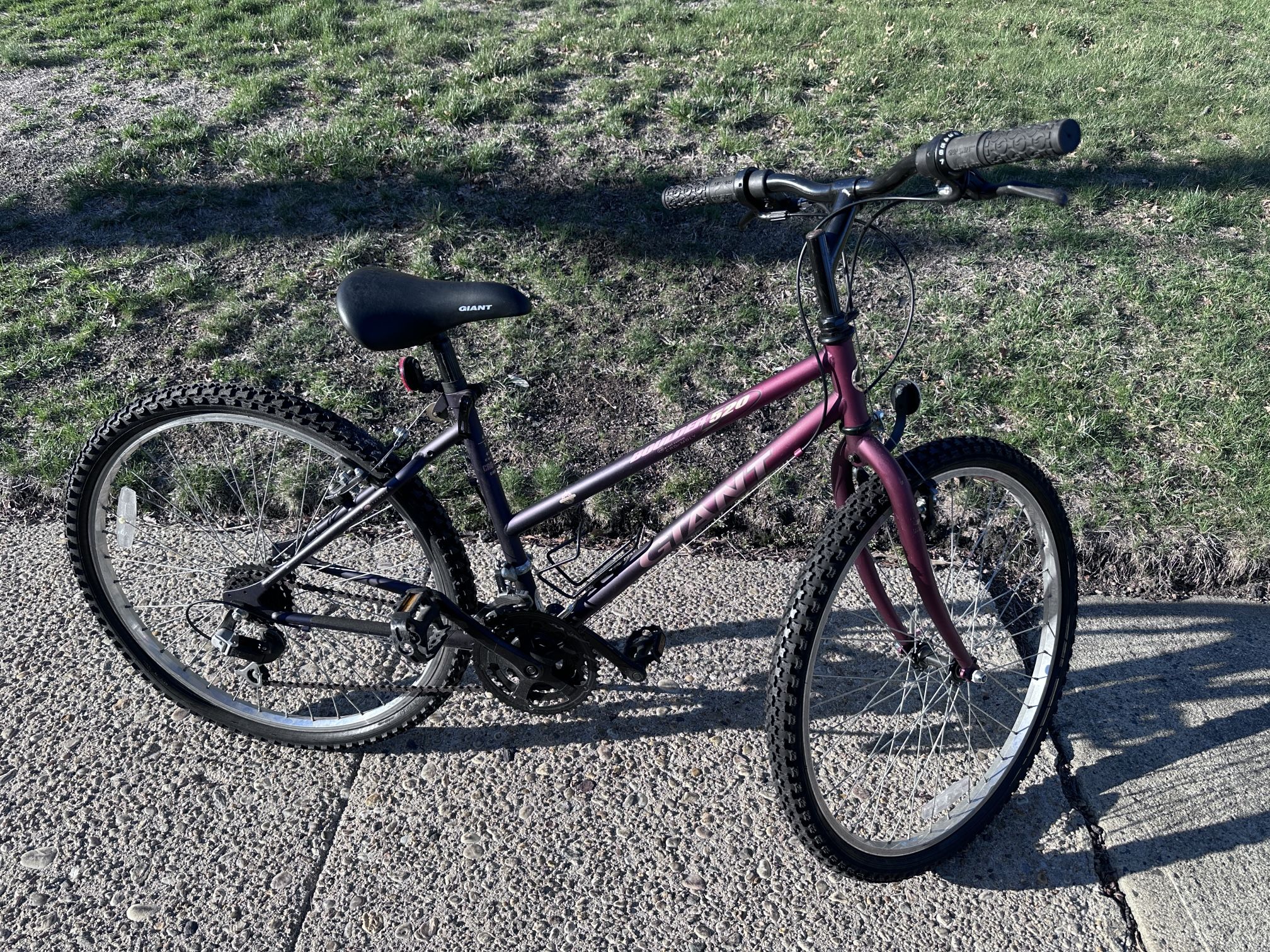 GIANT BOULDER MOUNTAIN BIKE 26” wheels bicycle