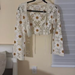 White lace long sleeve crop top