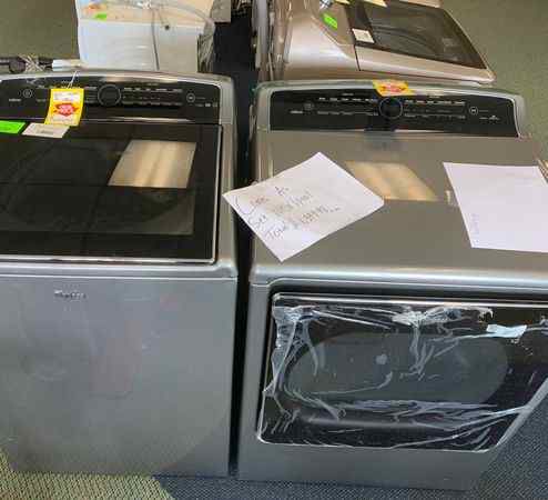 BRAND NEW WHIRLPOOL WASHER AND GAS DRYER SET JY