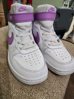 Nike Youth Size 1.5 , Barely Used.
