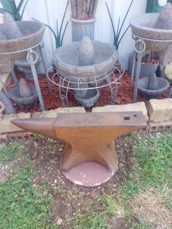 Vintage anvil 274 lbs