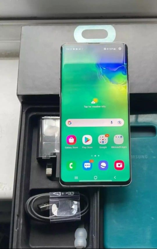 Samsung Galaxy S10, Factory Unlocked, Excellent Condition. Like New