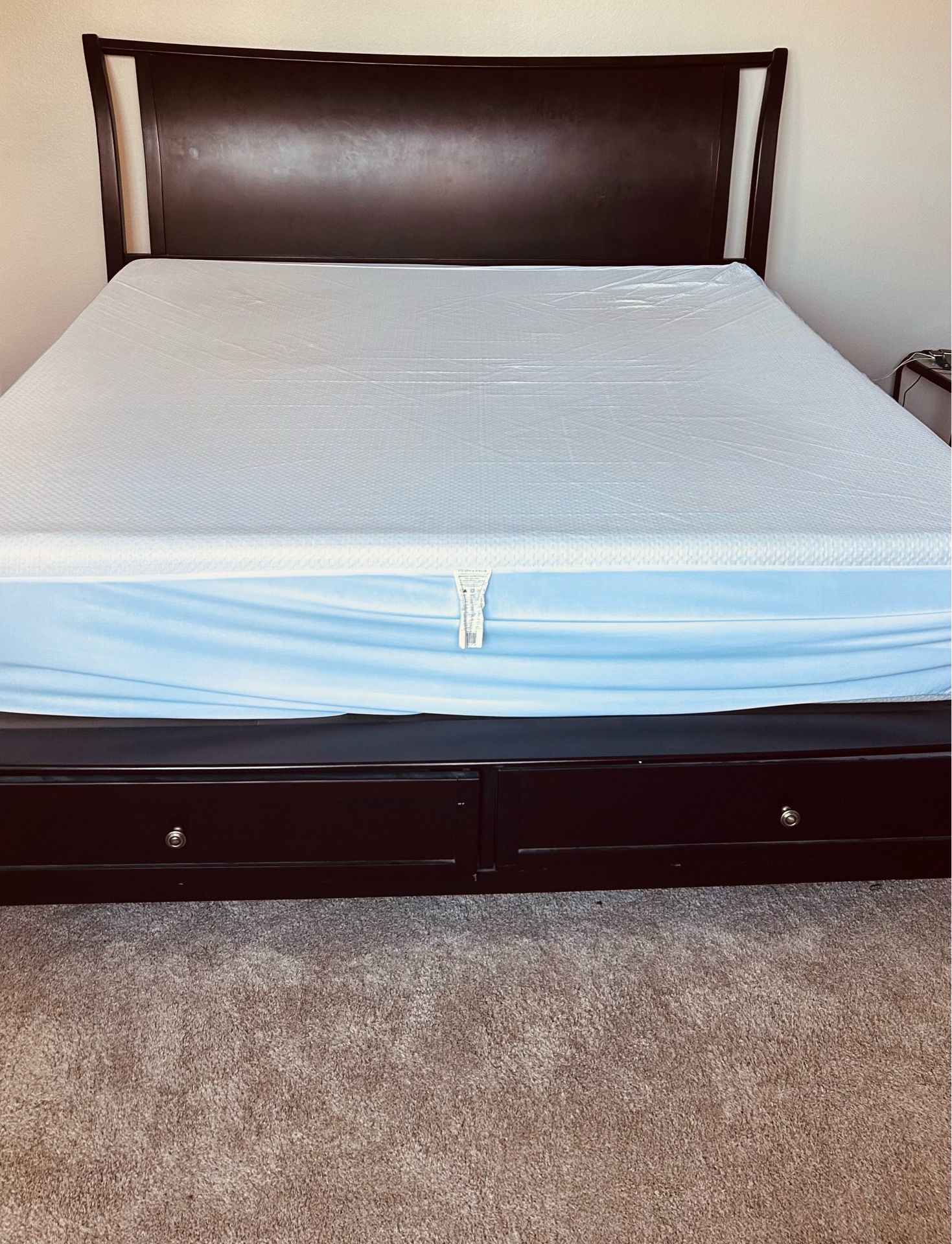 Bedroom Set for Sale – King Bed +Mattress+ Dresser + Chest of Drawers