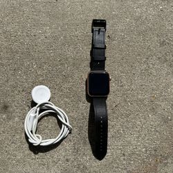 Apple Watch SE w/ Charger