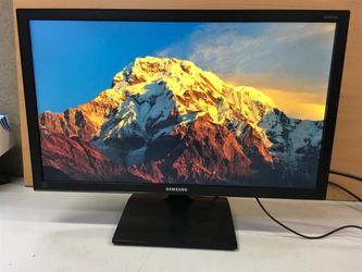 Like New Samsung 24" FHD LCD Cables and Adapter is included
