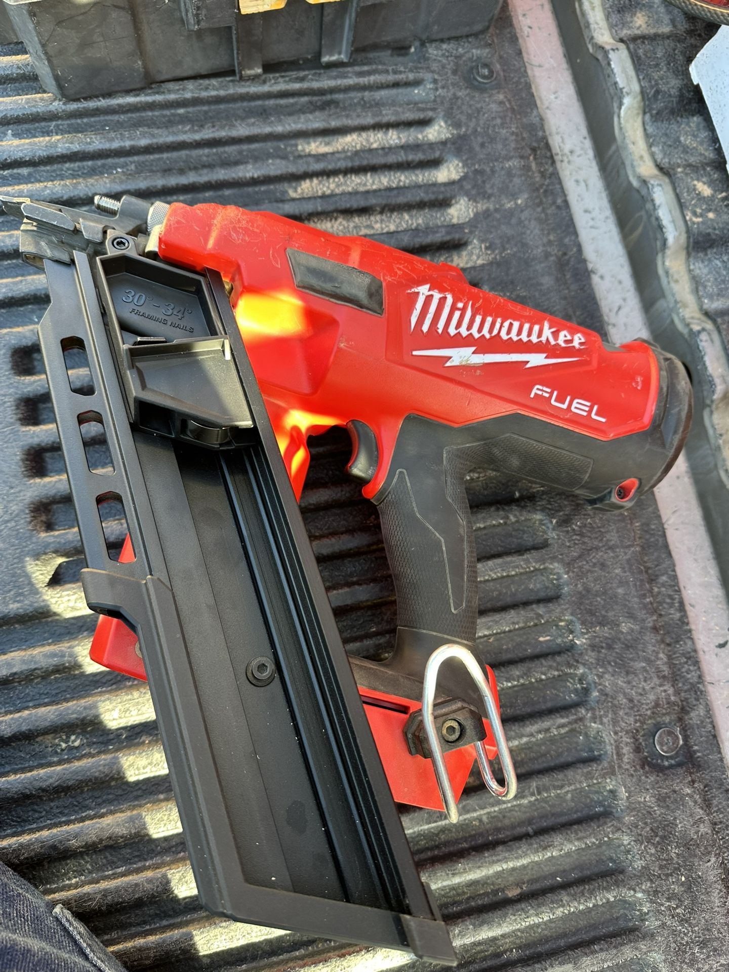 Milwaukee 30° framing nailer