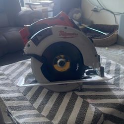 MILWAUKEE SKILLSAW GREAT CONDITION