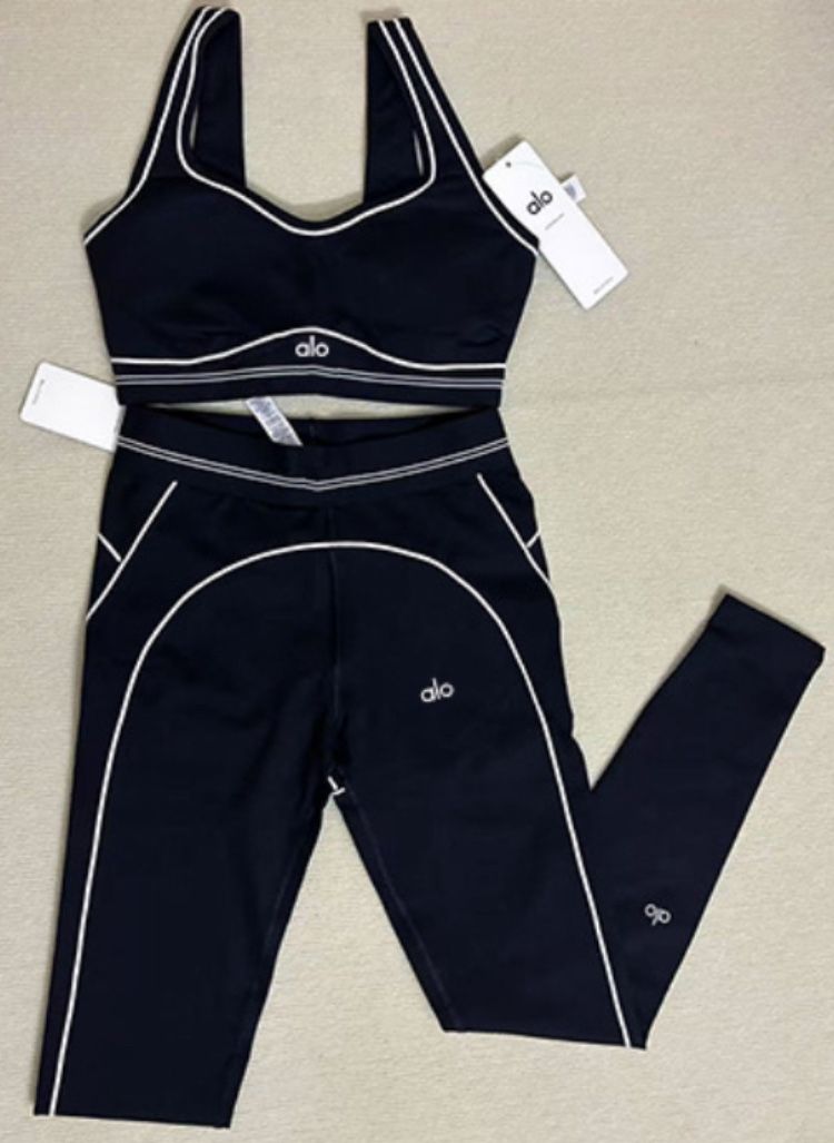 Alo Airbrush High-Waist Heart Throb Legging And Top