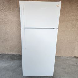 3MONTHS WARRANTY 28X29X67 GE FRIDGE 17CUFT WHITE 