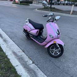 2015 Street Legal Scooter Moped 200cc (clean Title In Hand)Fully Automatic 4 Stroke(like New Condition)