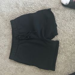 Black Essentials shorts