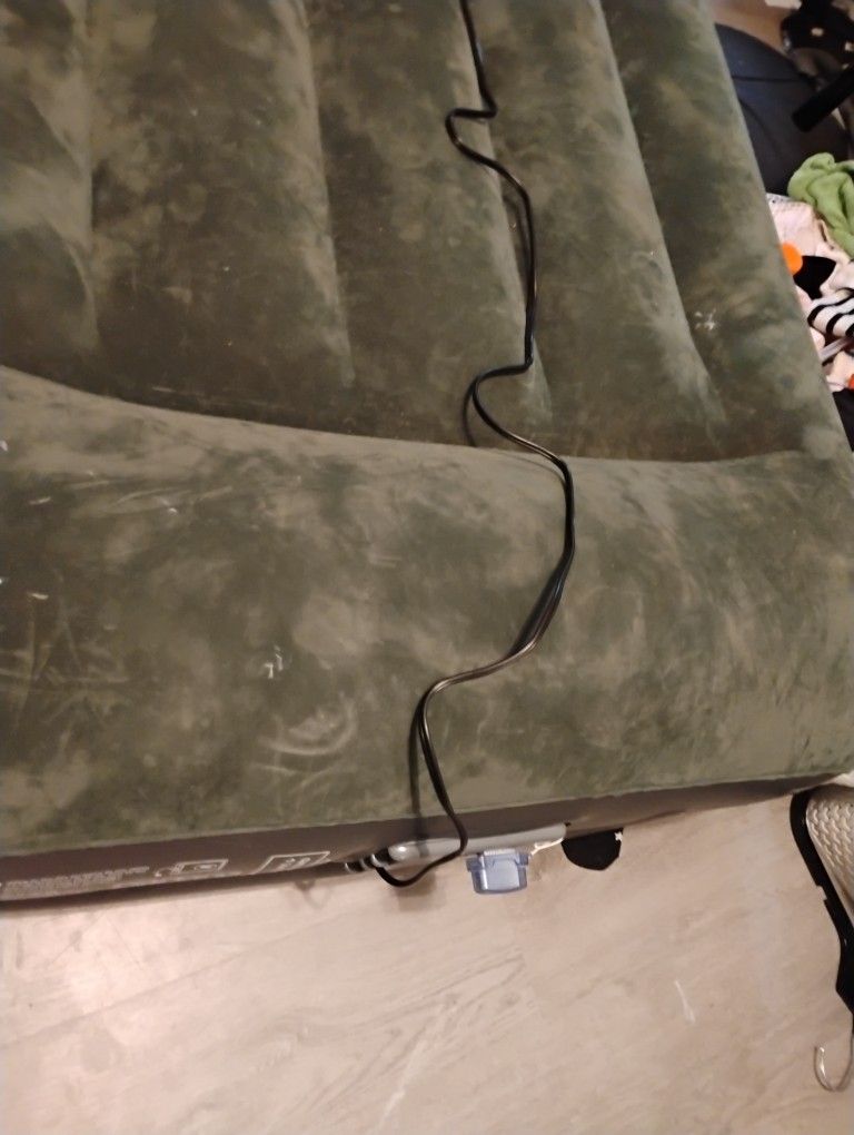 Twin Air mattress With Removable Pump With Travel Bag 