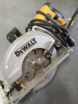 Dewalt worm drive circular saw 7 1/4”