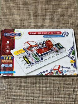 Snap Circuits Junior Learn & Build Over 100 Electronic Projects By Elenco SC-100. Ages 8 to 108. Two (2) AA Batteries required