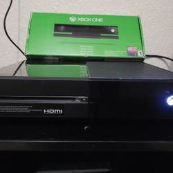 Xbox One 365 GB 1540 With New KINNECT, 1 Controller And Power Cord