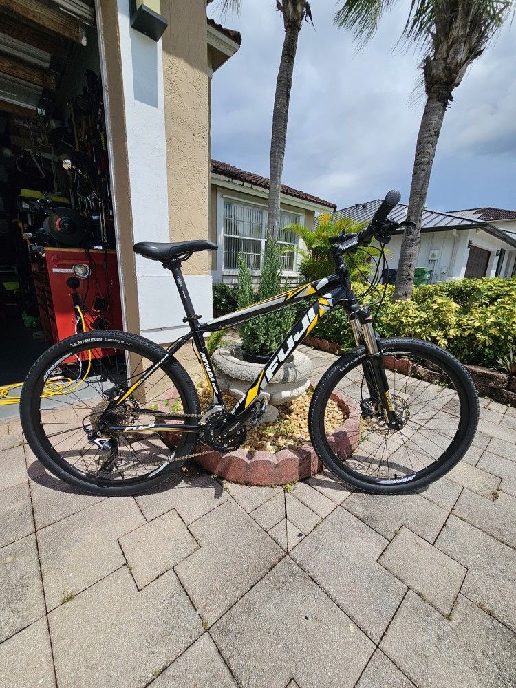 Fuji Mountain Bike 