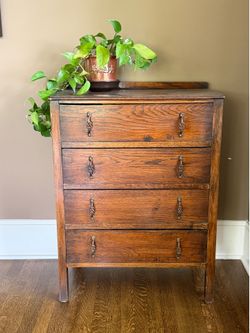 Vintage Dresser - 4 Drawers - Clean