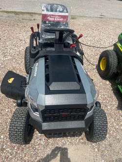 Murray MT100 42 in. 13.5 HP 500cc E1350 Series Briggs and Stratton Engine 6-Speed Manual Gas Riding Lawn Tractor Mower