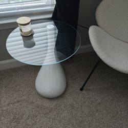 Zelle Or Cash Only: Round Glass Coffee Table End Table