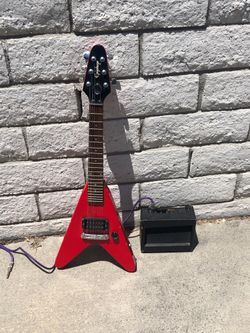 Epiphone Flying V Mini guitar and Amp