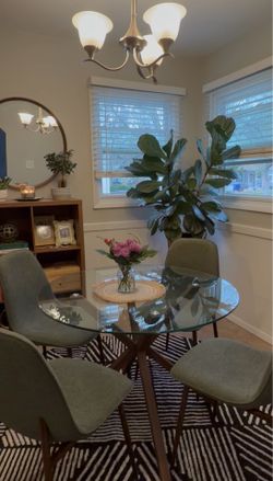 Kinnith Round 4-Person Glass Top Pedestal Dining Room Table Set in Green