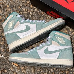 Jordan 1 “ Turbo Green” Size 9.5 M