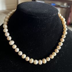 Freshwater natural pearls necklace