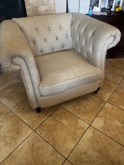 Oversized chair in okay condition
